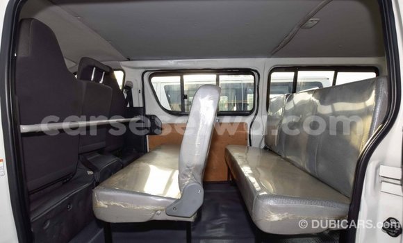 Acheter Import Voiture Toyota Hiace Blanc à Import - Dubai, East Mahé Acheter Import Voiture Toyota Hiace Blanc à Import - Dubai, East Mahé