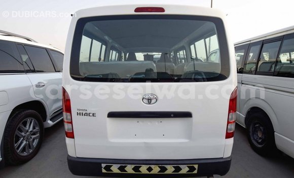 Acheter Import Voiture Toyota Hiace Blanc à Import - Dubai, East Mahé Acheter Import Voiture Toyota Hiace Blanc à Import - Dubai, East Mahé