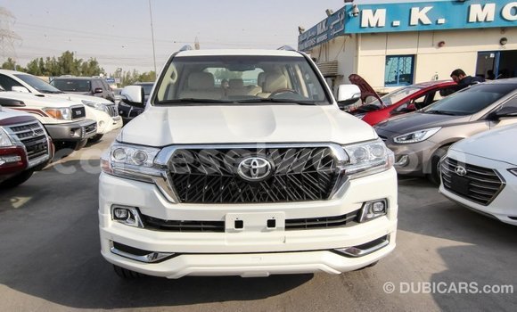 Acheter Import Voiture Toyota Land Cruiser Blanc à Import - Dubai, East Mahé Acheter Import Voiture Toyota Land Cruiser Blanc à Import - Dubai, East Mahé
