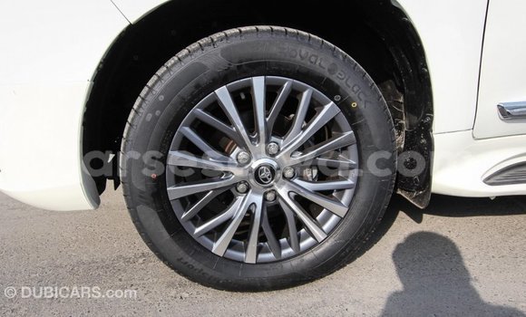 Acheter Import Voiture Toyota Land Cruiser Blanc à Import - Dubai, East Mahé Acheter Import Voiture Toyota Land Cruiser Blanc à Import - Dubai, East Mahé