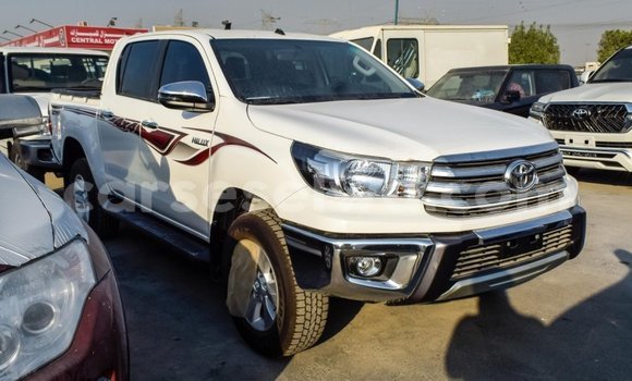 Acheter Import Voiture Toyota Hilux Blanc à Import - Dubai, East Mahé Acheter Import Voiture Toyota Hilux Blanc à Import - Dubai, East Mahé