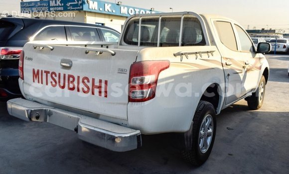 Acheter Import Voiture Mitsubishi L200 Blanc à Import - Dubai, East Mahé Acheter Import Voiture Mitsubishi L200 Blanc à Import - Dubai, East Mahé
