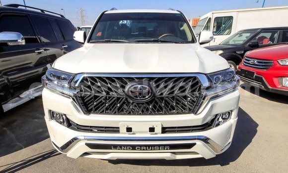 Acheter Import Voiture Toyota Land Cruiser Blanc à Import - Dubai, East Mahé Acheter Import Voiture Toyota Land Cruiser Blanc à Import - Dubai, East Mahé