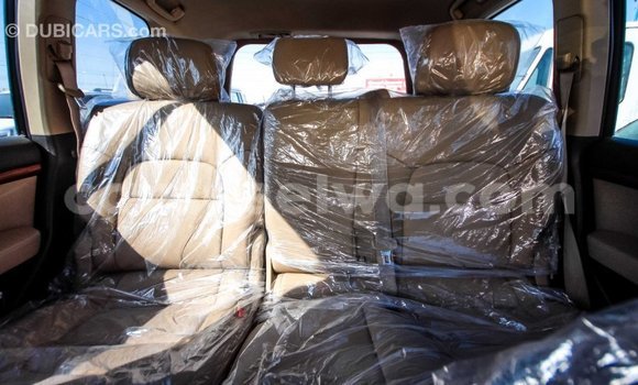Acheter Import Voiture Toyota Land Cruiser Blanc à Import - Dubai, East Mahé Acheter Import Voiture Toyota Land Cruiser Blanc à Import - Dubai, East Mahé