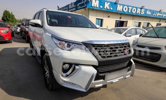Acheter Import Voiture Toyota Fortuner Blanc à Import - Dubai, East Mahé Acheter Import Voiture Toyota Fortuner Blanc à Import - Dubai, East Mahé