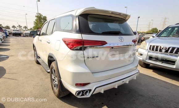 Acheter Import Voiture Toyota Fortuner Blanc à Import - Dubai, East Mahé Acheter Import Voiture Toyota Fortuner Blanc à Import - Dubai, East Mahé
