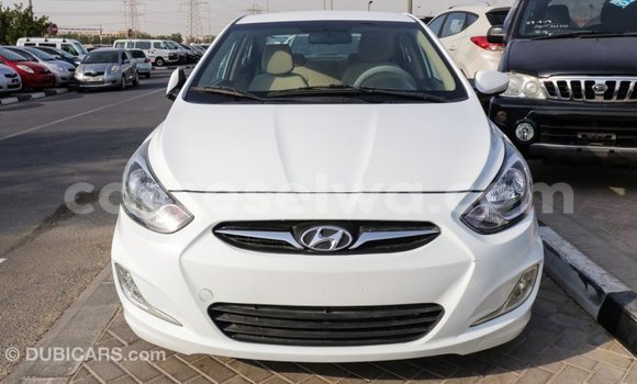 Acheter Import Voiture Hyundai Accent Blanc à Import - Dubai, East Mahé Acheter Import Voiture Hyundai Accent Blanc à Import - Dubai, East Mahé