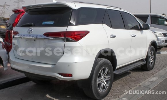 Acheter Import Voiture Toyota Fortuner Blanc à Import - Dubai, East Mahé Acheter Import Voiture Toyota Fortuner Blanc à Import - Dubai, East Mahé
