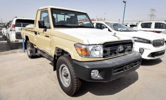 Acheter Import Voiture Toyota Land Cruiser Beige à Import - Dubai, East Mahé Acheter Import Voiture Toyota Land Cruiser Beige à Import - Dubai, East Mahé