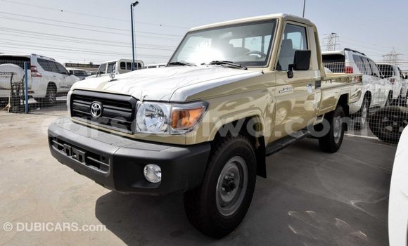 Acheter Import Voiture Toyota Land Cruiser Beige à Import - Dubai, East Mahé Acheter Import Voiture Toyota Land Cruiser Beige à Import - Dubai, East Mahé