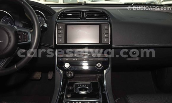 Acheter Import Voiture Jaguar XE Rouge à Import - Dubai, East Mahé Acheter Import Voiture Jaguar XE Rouge à Import - Dubai, East Mahé