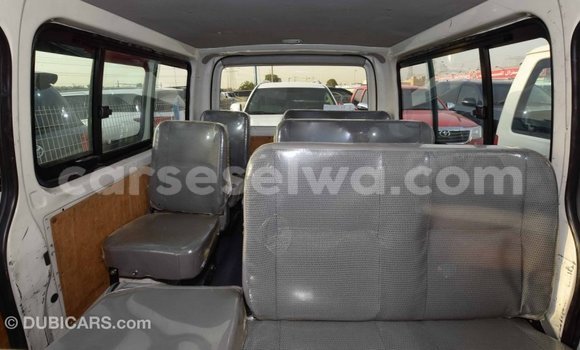 Acheter Import Voiture Toyota Hiace Blanc à Import - Dubai, East Mahé Acheter Import Voiture Toyota Hiace Blanc à Import - Dubai, East Mahé