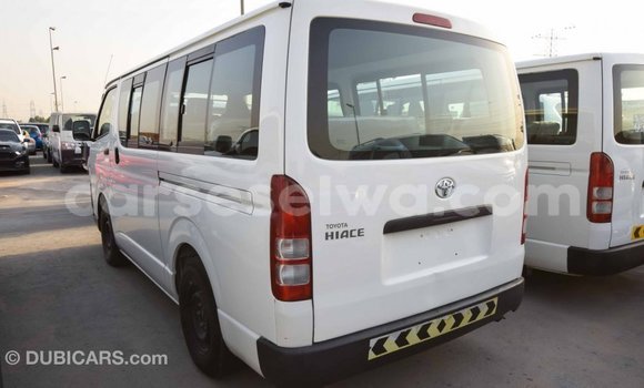 Acheter Import Voiture Toyota Hiace Blanc à Import - Dubai, East Mahé Acheter Import Voiture Toyota Hiace Blanc à Import - Dubai, East Mahé