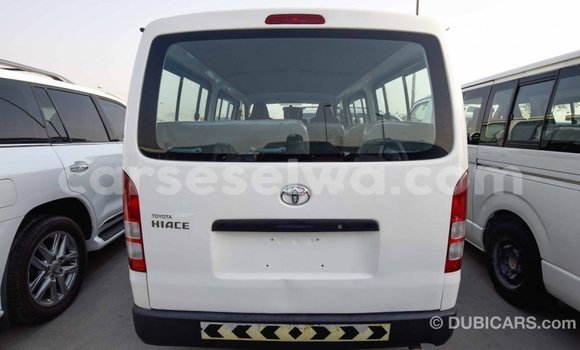 Acheter Import Voiture Toyota Hiace Blanc à Import - Dubai, East Mahé Acheter Import Voiture Toyota Hiace Blanc à Import - Dubai, East Mahé