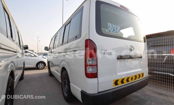 Acheter Import Voiture Toyota Hiace Blanc à Import - Dubai, East Mahé Acheter Import Voiture Toyota Hiace Blanc à Import - Dubai, East Mahé