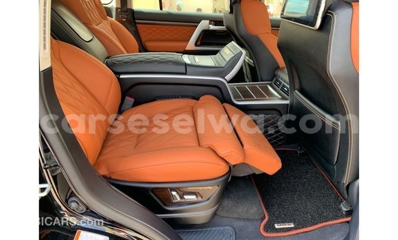 Acheter Import Voiture Toyota Land Cruiser Noir à Import - Dubai, East Mahé Acheter Import Voiture Toyota Land Cruiser Noir à Import - Dubai, East Mahé