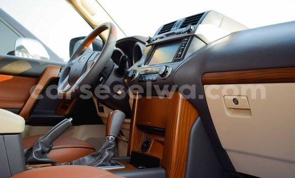Acheter Import Voiture Toyota Prado Blanc à Import - Dubai, East Mahé Acheter Import Voiture Toyota Prado Blanc à Import - Dubai, East Mahé