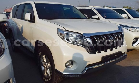 Acheter Import Voiture Toyota Prado Blanc à Import - Dubai, East Mahé Acheter Import Voiture Toyota Prado Blanc à Import - Dubai, East Mahé