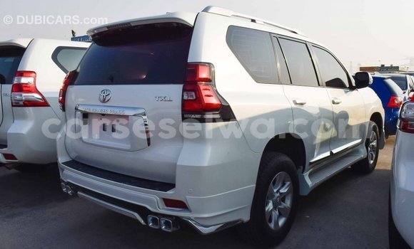 Acheter Import Voiture Toyota Prado Blanc à Import - Dubai, East Mahé Acheter Import Voiture Toyota Prado Blanc à Import - Dubai, East Mahé