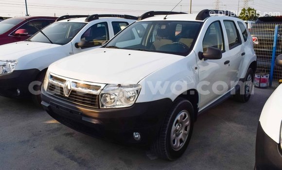 Acheter Import Voiture Renault Duster Blanc à Import - Dubai, East Mahé Acheter Import Voiture Renault Duster Blanc à Import - Dubai, East Mahé