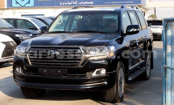 Acheter Import Voiture Toyota Land Cruiser Noir à Import - Dubai, East Mahé Acheter Import Voiture Toyota Land Cruiser Noir à Import - Dubai, East Mahé