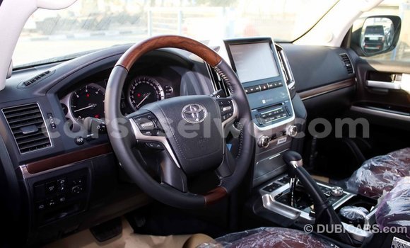 Acheter Import Voiture Toyota Land Cruiser Noir à Import - Dubai, East Mahé Acheter Import Voiture Toyota Land Cruiser Noir à Import - Dubai, East Mahé