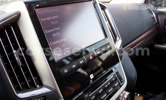 Acheter Import Voiture Toyota Land Cruiser Noir à Import - Dubai, East Mahé Acheter Import Voiture Toyota Land Cruiser Noir à Import - Dubai, East Mahé