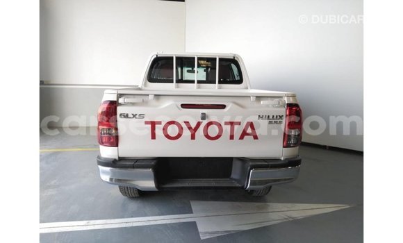 Acheter Import Voiture Toyota Hilux Blanc à Import - Dubai, East Mahé Acheter Import Voiture Toyota Hilux Blanc à Import - Dubai, East Mahé
