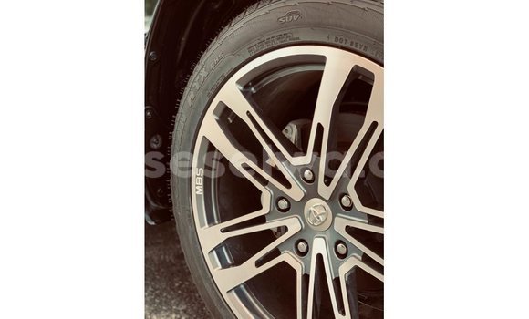 Acheter Import Voiture Toyota Land Cruiser Noir à Import - Dubai, East Mahé Acheter Import Voiture Toyota Land Cruiser Noir à Import - Dubai, East Mahé