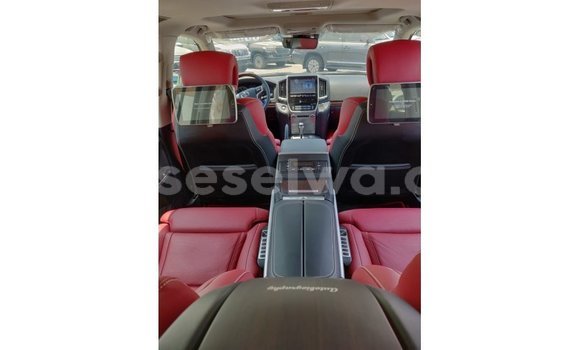 Acheter Import Voiture Toyota Land Cruiser Noir à Import - Dubai, East Mahé Acheter Import Voiture Toyota Land Cruiser Noir à Import - Dubai, East Mahé
