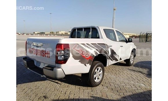 Acheter Import Voiture Mitsubishi L200 Blanc à Import - Dubai, East Mahé Acheter Import Voiture Mitsubishi L200 Blanc à Import - Dubai, East Mahé
