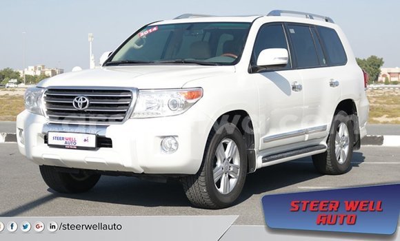 Buy Import Toyota Land Cruiser White Car in Import - Dubai in East Mahé Buy Import Toyota Land Cruiser White Car in Import - Dubai in East Mahé