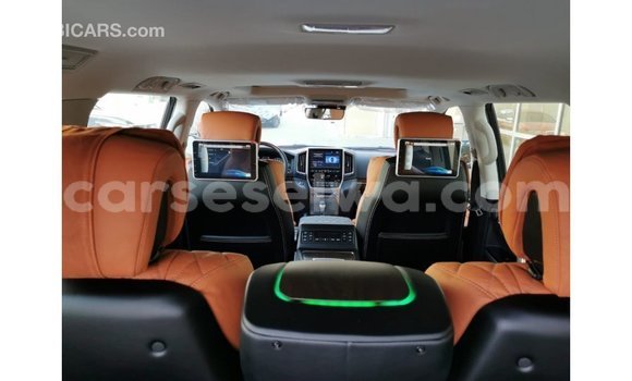 Acheter Import Voiture Toyota Land Cruiser Noir à Import - Dubai, East Mahé Acheter Import Voiture Toyota Land Cruiser Noir à Import - Dubai, East Mahé