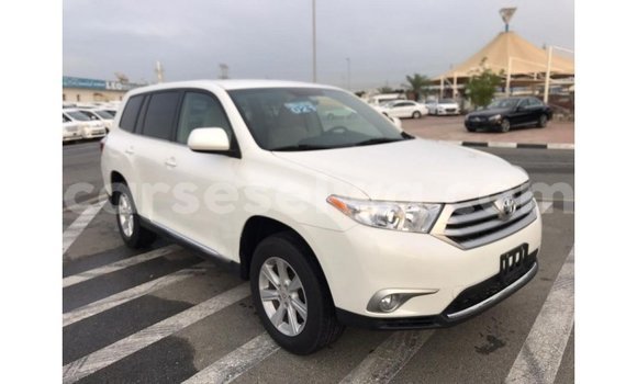 Acheter Import Voiture Toyota Highlander Blanc à Import - Dubai, East Mahé Acheter Import Voiture Toyota Highlander Blanc à Import - Dubai, East Mahé