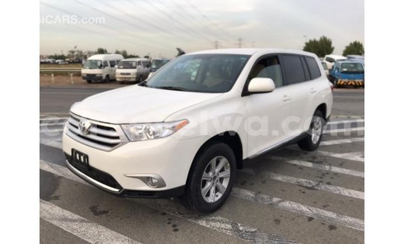 Acheter Import Voiture Toyota Highlander Blanc à Import - Dubai, East Mahé Acheter Import Voiture Toyota Highlander Blanc à Import - Dubai, East Mahé