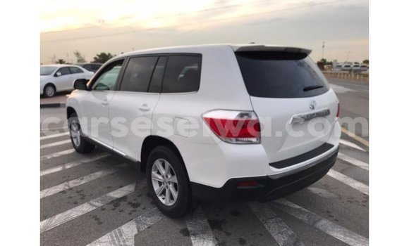 Acheter Import Voiture Toyota Highlander Blanc à Import - Dubai, East Mahé Acheter Import Voiture Toyota Highlander Blanc à Import - Dubai, East Mahé