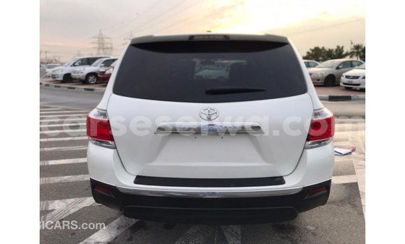 Acheter Import Voiture Toyota Highlander Blanc à Import - Dubai, East Mahé Acheter Import Voiture Toyota Highlander Blanc à Import - Dubai, East Mahé
