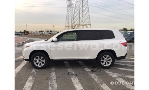 Acheter Import Voiture Toyota Highlander Blanc à Import - Dubai, East Mahé Acheter Import Voiture Toyota Highlander Blanc à Import - Dubai, East Mahé