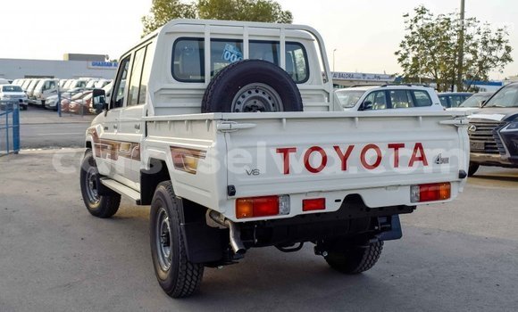 Buy Import Toyota Land Cruiser White Car in Import - Dubai in East Mahé Buy Import Toyota Land Cruiser White Car in Import - Dubai in East Mahé