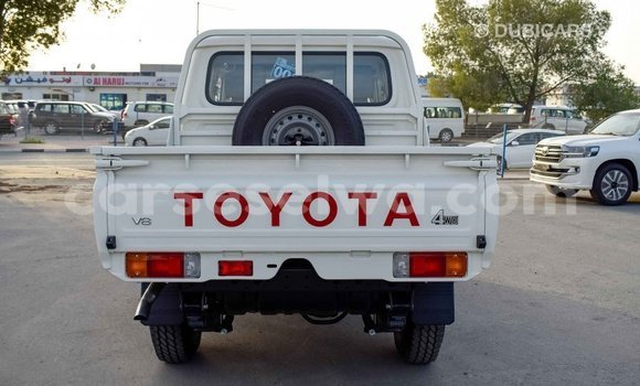 Buy Import Toyota Land Cruiser White Car in Import - Dubai in East Mahé Buy Import Toyota Land Cruiser White Car in Import - Dubai in East Mahé
