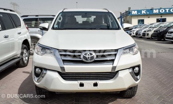 Acheter Import Voiture Toyota Fortuner Blanc à Import - Dubai, East Mahé Acheter Import Voiture Toyota Fortuner Blanc à Import - Dubai, East Mahé