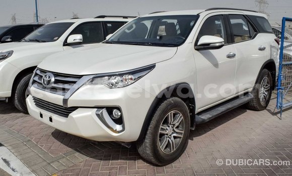 Acheter Import Voiture Toyota Fortuner Blanc à Import - Dubai, East Mahé Acheter Import Voiture Toyota Fortuner Blanc à Import - Dubai, East Mahé