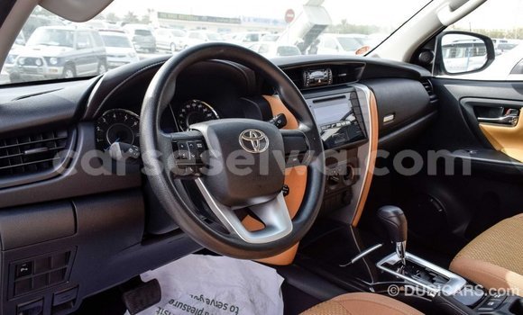 Acheter Import Voiture Toyota Fortuner Blanc à Import - Dubai, East Mahé Acheter Import Voiture Toyota Fortuner Blanc à Import - Dubai, East Mahé