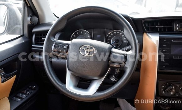 Acheter Import Voiture Toyota Fortuner Blanc à Import - Dubai, East Mahé Acheter Import Voiture Toyota Fortuner Blanc à Import - Dubai, East Mahé