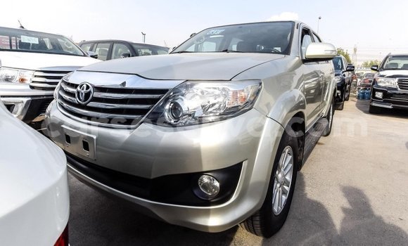 Acheter Import Voiture Toyota Fortuner Autre à Import - Dubai, East Mahé Acheter Import Voiture Toyota Fortuner Autre à Import - Dubai, East Mahé