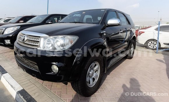 Acheter Import Voiture Toyota Fortuner Noir à Import - Dubai, East Mahé Acheter Import Voiture Toyota Fortuner Noir à Import - Dubai, East Mahé