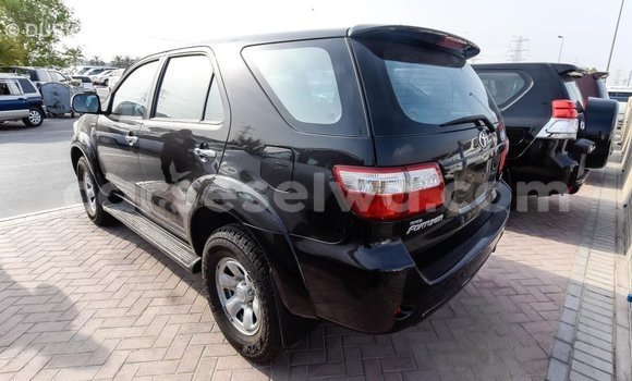 Acheter Import Voiture Toyota Fortuner Noir à Import - Dubai, East Mahé Acheter Import Voiture Toyota Fortuner Noir à Import - Dubai, East Mahé