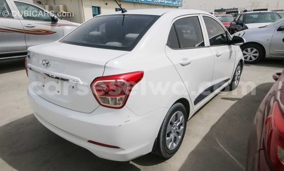 Acheter Import Voiture Hyundai i10 Blanc à Import - Dubai, East Mahé Acheter Import Voiture Hyundai i10 Blanc à Import - Dubai, East Mahé