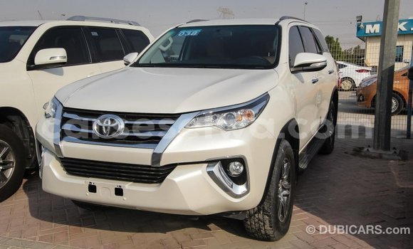 Acheter Import Voiture Toyota Fortuner Blanc à Import - Dubai, East Mahé Acheter Import Voiture Toyota Fortuner Blanc à Import - Dubai, East Mahé