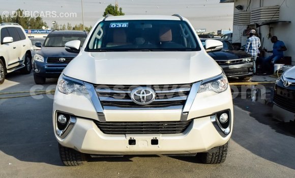Acheter Import Voiture Toyota Fortuner Blanc à Import - Dubai, East Mahé Acheter Import Voiture Toyota Fortuner Blanc à Import - Dubai, East Mahé